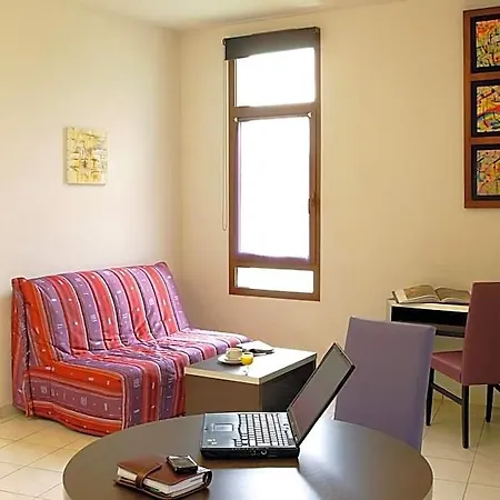 Adonis Hotel 3*