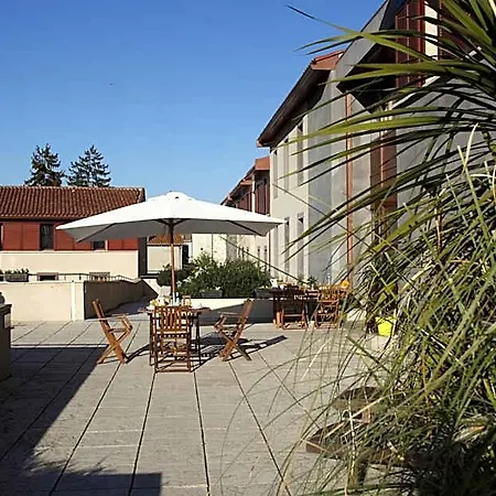 Adonis Hotel
