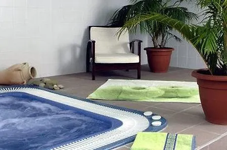 Adonis Hotel 3*